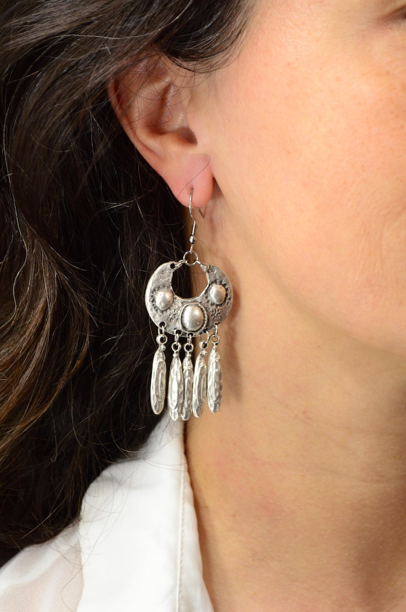 Pendientes llamativos estilo boho, pendientes colgantes tribales, joyería para festivales, estilo hippie, gitano, estilo étnico en forma de media luna, estilo boho occidental. imagen 17