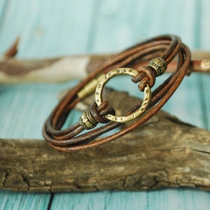 Boho-Chic Leather Bracelet with Bronze Ring and Magnetic Clasp Unisex Fashion Accessory for Comfortable Wear image 2