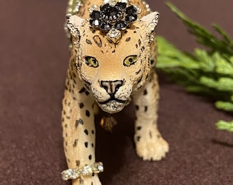 Swarovski Crystal Cheetah Figurine: Collectible Sleich Animal