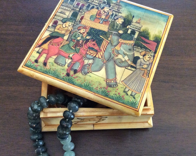 Box, Bone Box, Handpainted Bone Box, Organic box, Trinket box, Jewelry Box, Hand painting, Collector box, Art collector box, Handpainting