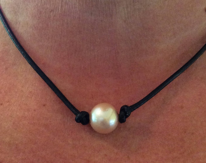 Necklace, Pearl, minimalist, Peach Cultured Freshwater Pearl Choker
