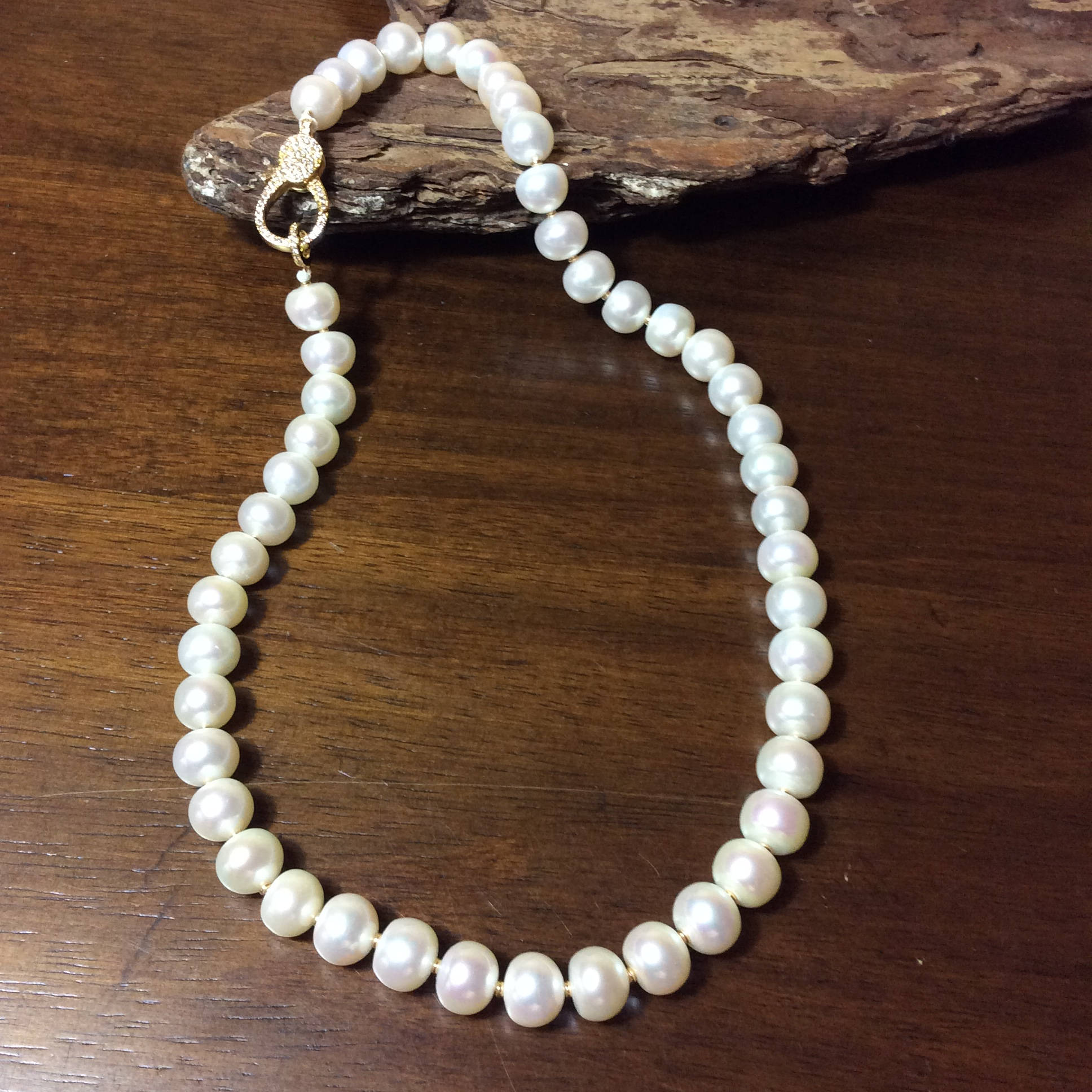 Necklace, Pearls, Classic Pearl strand, Cultured Freshwater Pearl