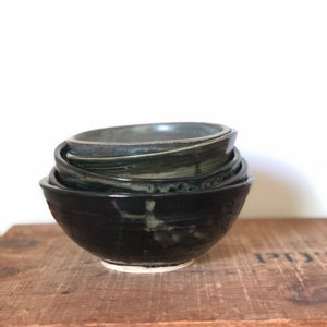 Vintage Handmade Pottery Bowls / Set of 5 Stoneware Bowls / Vintage Nesting Bowls