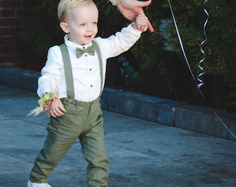 Costume de baptême bébé garçon, pantalon de baptême enfant, tenue de mariage - pantalon vert fumée avec bretelles - Prêt-à-expédier