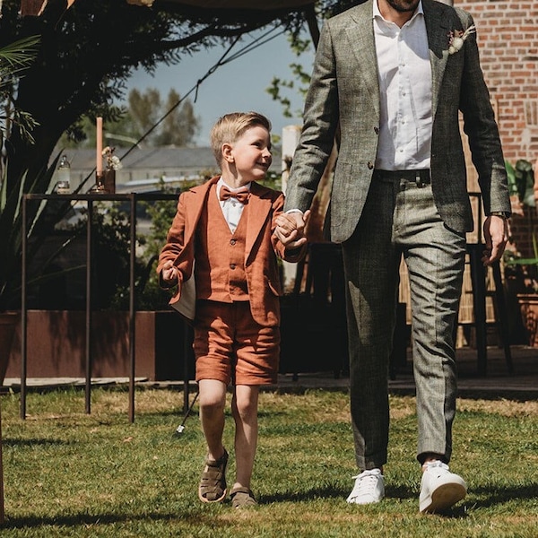 Costume pour garçon, tenue de porteur d'anneau, costume d'enfant, costume de mariage, page de vêtements de baptême, tenue de garçon - ensemble 3 pièces en lin rouille : short + gilet + chemise