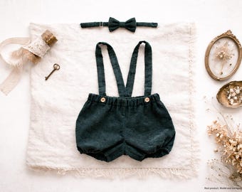 Tenue de baptême pour petit garçon, tenue de porteur d'alliances, tenue d'anniversaire, bloomer, salopette, cadeau de naissance - short en velours côtelé vert avec bretelles