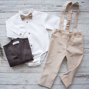 Boys baptism outfit, baby suit wedding - 4-piece corduroy set: trousers with suspenders + bow tie + linen shirt + cardigan made of 100% wool (Merino)