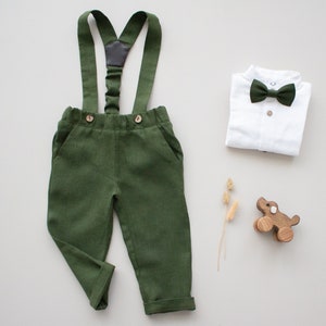 Traje de bautismo para bebés, traje de portador de anillos, traje de bautismo, traje de boda - traje de lino de 2 piezas: pantalón de lino verde bosque con tirantes + pajarita