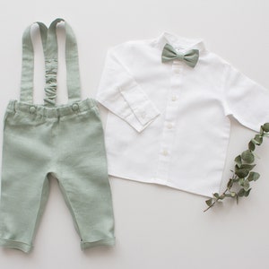 costume de baptême garçons vert eucalyptus, tenue baptême bébé, costume porteur d'anneau pantalon en lin avec bretelles Prêt-à-expédier pants+shirt+bow tie