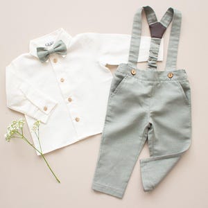 Traje de bautismo para niños, traje de portador de anillo, traje de boda, traje de bautismo - traje de lino de 2 piezas: pantalones de lino verde salvia con tirantes + pajarita