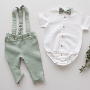 costume de baptême garçons vert eucalyptus, tenue baptême bébé, costume porteur d'anneau pantalon en lin avec bretelles Prêt-à-expédier image 4