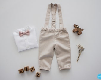 Costume de baptême bébé garçon, vêtements de baptême garçon, costume bébé mariage - Tenue en lin garçon 2 pièces : pantalon en lin beige avec bretelles + noeud papillon