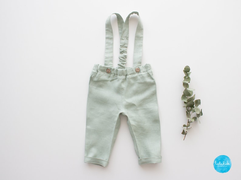 costume de baptême garçons vert eucalyptus, tenue baptême bébé, costume porteur d'anneau pantalon en lin avec bretelles Prêt-à-expédier image 6