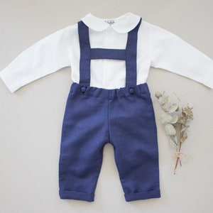 Jungen Taufkleidung, Jungen Hochzeitsoutfit - 2tlg. Leinen Outfit: salbei grüne Leinenhose mit Hosenträger + Body Hemd weiß mit Bubikragen