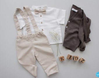 Jungen Hochzeitsoutfit, Taufkleidung - 4tlg Leinen Set: beige Hose mit Hosenträger + Fliege + Hemd + Strickjacke aus 100% Wolle (Merino)