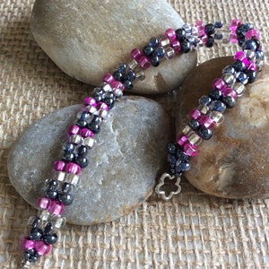Hawaii bracelet | pink and lilac bracelet | bracelet | beachy bracelet | party | fiesta | girls | women | night | work | bar |