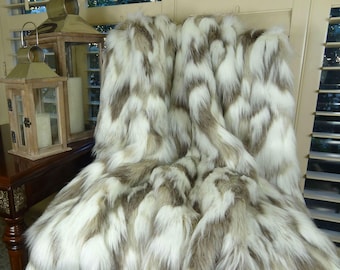 Thomas Collection Ivory Faux Fur Throw Blanket & Bedspread - Fox Faux Fur - Ivory Beige Luxury Faux Fur Throw - Free Shipping - US SKU 16405