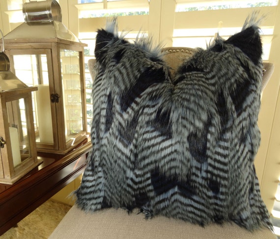 navy fur pillow