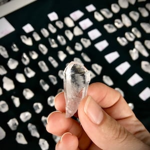 Points de cristal de quartz de l&#39;Arkansas - Achetez-en 4, obtenez-en 1 GRATUITEMENT !