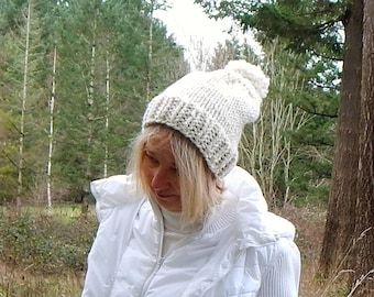 Knit Slouchy Pom Pom Hat in Cream