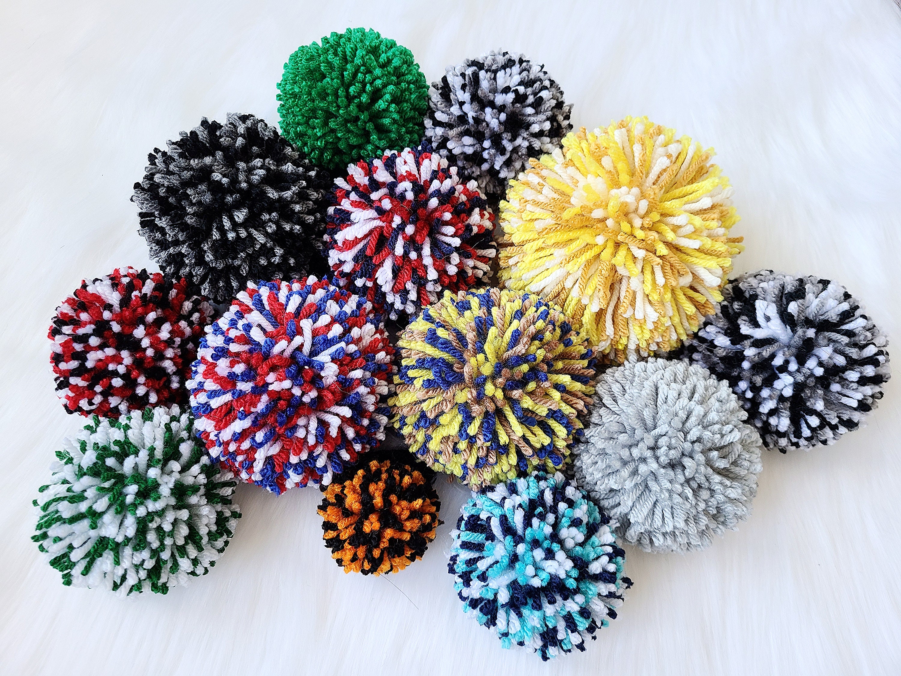 Pompoms for Crafts 100pcs 1.5cm Small Pom Poms for Crafts Pompoms for DIY Creative Crafts Decorations (03)