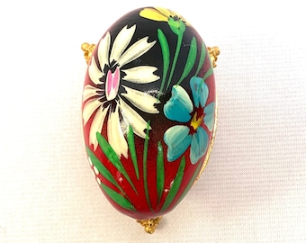 Huevo de Pascua de madera pintado a mano con soporte dorado - Pisanki, Polonia, primavera, flores