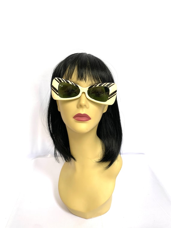 Vintage Sunglasses Ivory with Black Sunburst Plas… Gem