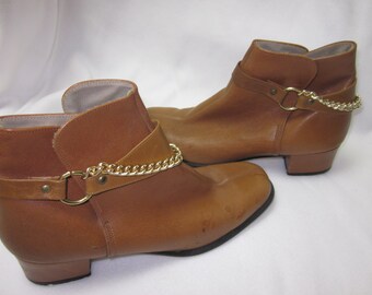 Botines vintage italianos de piel en color camel con decoración de cadena versátil - Fabricados en Italia