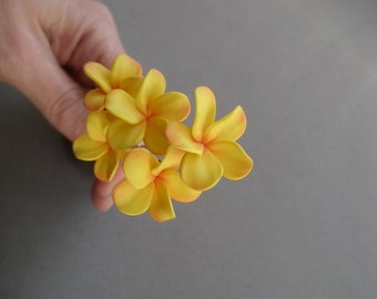 Haar Nieten für die Braut mit tropischen Blumen gelbe Plumeria Blume Dekoration Haar Zubehör Hochzeitsdekoration Geschenk für Sie