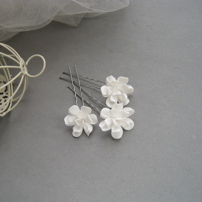 White ivory gardenia pins White flower Formal bridal hair accessories Floral wedding hairpiece Bridesmaid Bridal Boho tropical headpiece 3 pieces