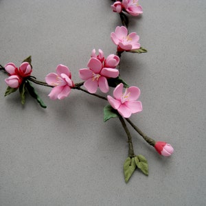 Sakura Floral Cherry Dekoration Zarte rosa Halskette mit Blumen für die Braut Japan Frühling Sadba Halskette und Haarnadel mit Kirschblüte Bild 3