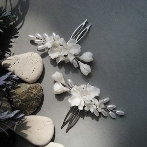 Bridal Hair Comb White Ivory Clay Flowers Floral Wedding  display picture 1