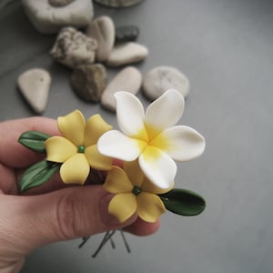 Hawaiian flower pin Plumeria Puakenikeni Tropical hairpin Floral bridal hair accessories Bridesmaid Bride Birthday gift for her Mothers Day