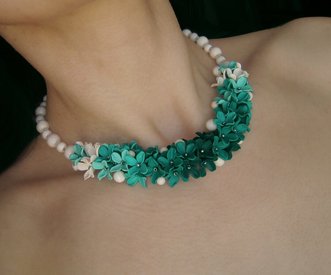 Emerald Twilight White Necklace with Green Stone Pendant and Purple Earrings - Rent main image 1