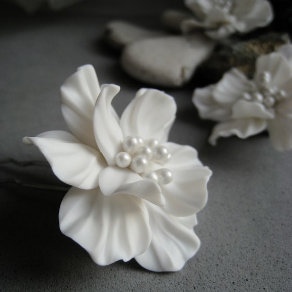 White flower hair pins Formal bridal hair accessories Floral wedding hairpiece Bridesmaid Bridal Boho tropical headpiece Big flower pin