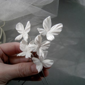 Bridal butterfly hair pin White floral hair pins Formal bride hair accessories Wedding hairpiece Bridesmaid Boho Vintage Romantic hairstyle