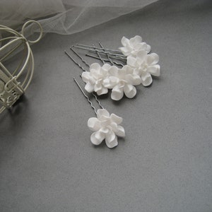 White ivory gardenia pins White flower Formal bridal hair accessories Floral wedding hairpiece Bridesmaid Bridal Boho tropical headpiece 5 pieces