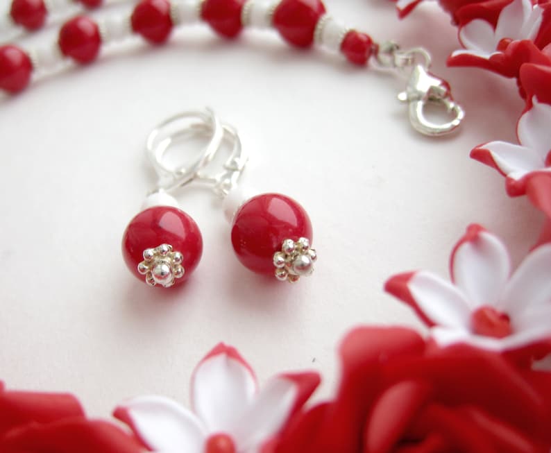 Red statement necklace Bright jewelry set Red roses necklace Festive red and white necklace Beads earring Gift for women Red wedding jewelry