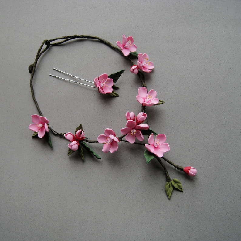 Sakura Floral Cherry Dekoration Zarte rosa Halskette mit Blumen für die Braut Japan Frühling Sadba Halskette und Haarnadel mit Kirschblüte necklace + hair pin