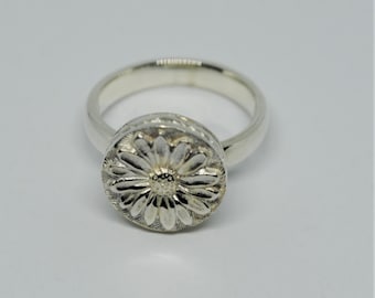 Daisy Ring in Silver