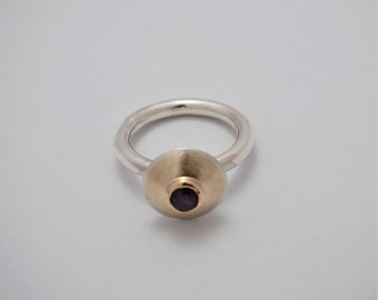 Flying saucer ring in silver and yellow gold with a Cabochon Ruby