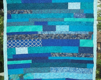 Couette pour bébé bleue avec dos minky