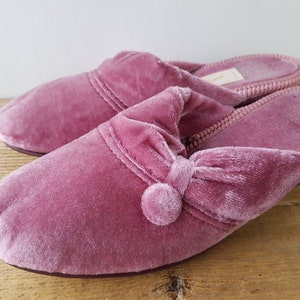 Vintage 50s PACKARD slippers Pink Velvet Boudoir style slip on and low heel and Rubber sole sz 5