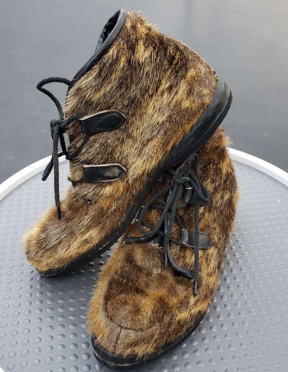 Vintage 60s Spotted Elk Fur Boots Mukluks Hiking Boots- Sz 7  display picture 3
