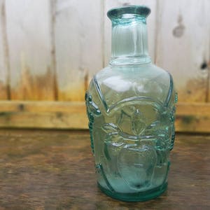 Bouteille en verre vert épais vintage des années 40, décor nostalgique de mélange de fruits en relief, Canada 4 x 8,5 po. sans bouchon, cerises, poire, raisins et pomme n° 3 image 4