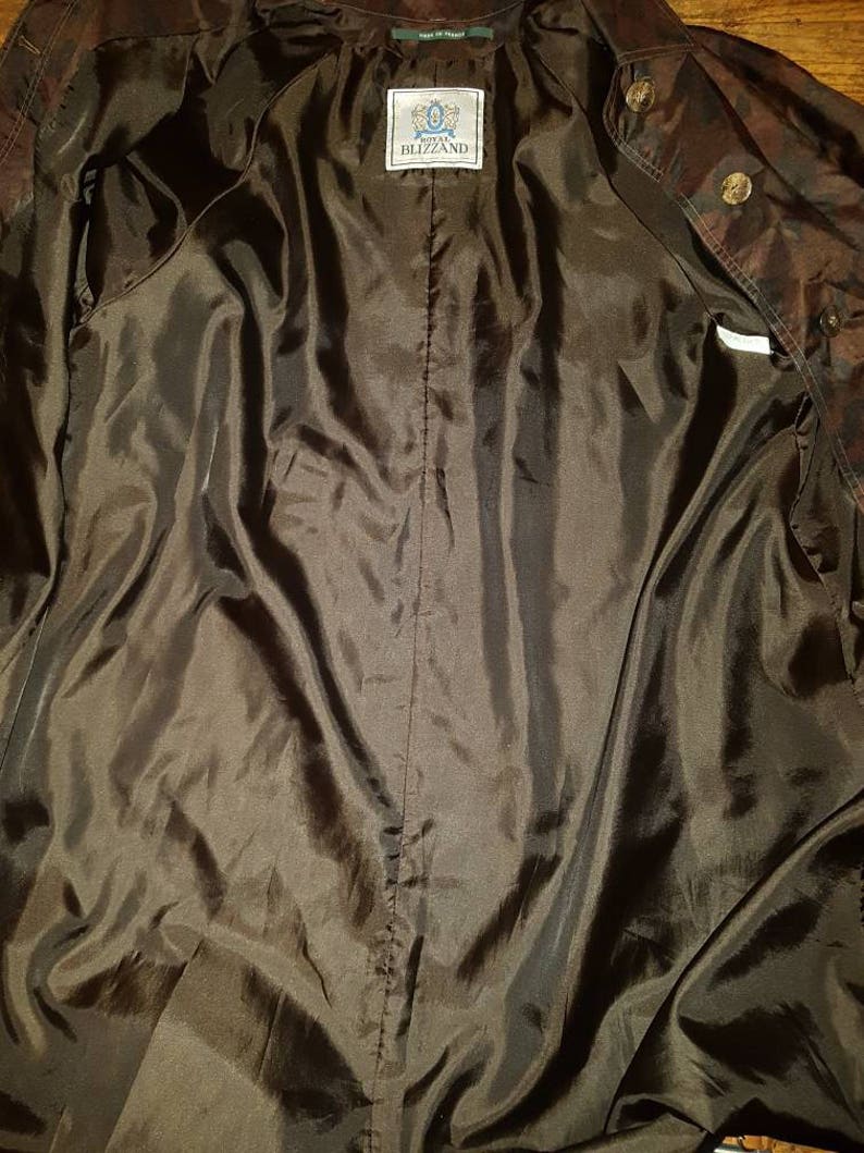 Vintage regnjacka från 1960-talet - Royal Blizzand - Paris Brand - Mörkröd rosblommig - Tissu Tergal Boussac - Storlek M - Knytband i midjan - haute couture bild 5