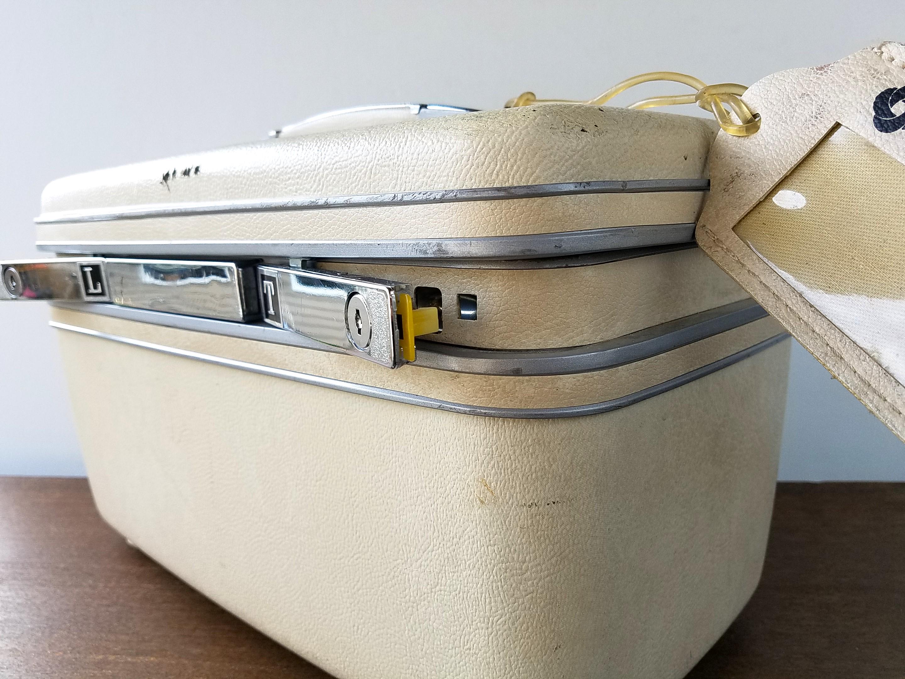 Vintage 1960s SAMSONITE SHERBROOKE Train Case Suitcase - W Keys