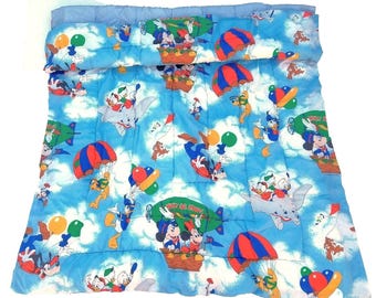 Zeldzame vintage 80s Mickey Mouse blauwe quilt twin size dekbed - Walt Disney Dumbo & Pluto heteluchtballonnen - jongens slaapkamer decor 62 "x 86"
