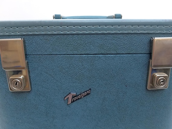 Vintage 1950s Cruise Blue TRAVELGARD Lady's Train Case - Overnight Makeup Mirror Mirox Travel Carry-on Luggage - Cosmetic Treasure Chest Box View 3