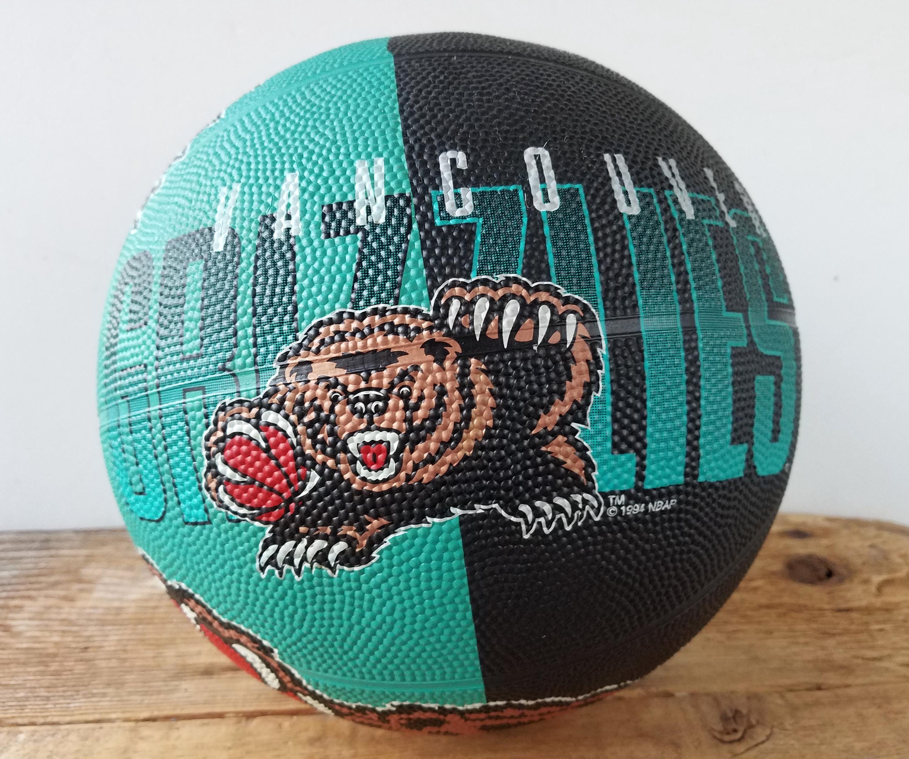 Vintage 90s VANCOUVER GRIZZLIES Spalding Basketball - Rare Vintage 90s VANCOUVER GRIZZLIES Spalding Basketball - Rare
